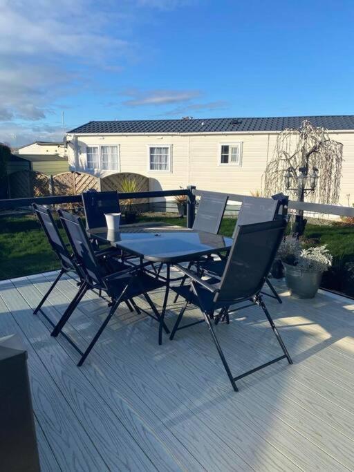 2 Bed, 2 Bath Lodge Style Caravan With Hot Tub & Private Garden At Patrington Haven Leisure Park Buitenkant foto