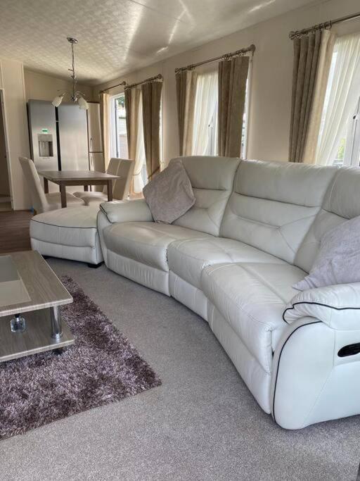 2 Bed, 2 Bath Lodge Style Caravan With Hot Tub & Private Garden At Patrington Haven Leisure Park Buitenkant foto